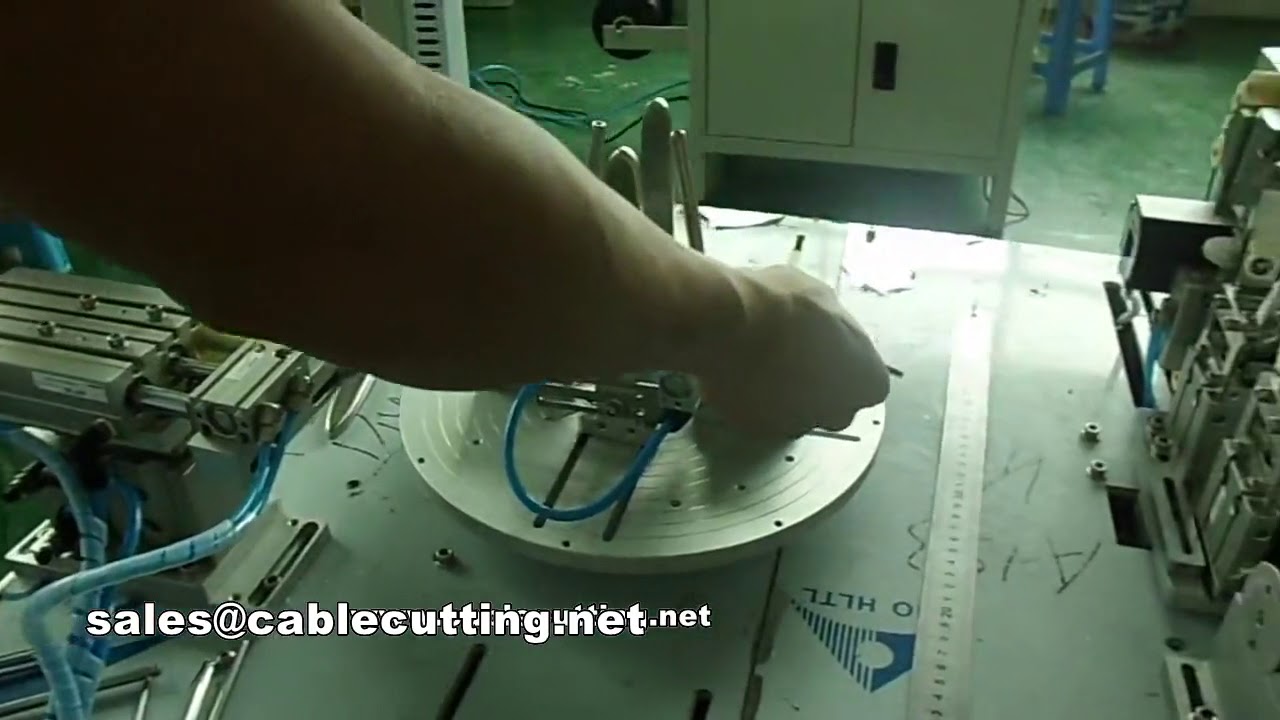 Cable winding and tying machine, for 8 and round shapes s