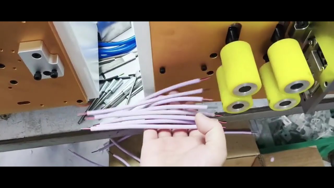 Eight Wheel Four Wire Computer Wire Stripping Machine One Out Four Working