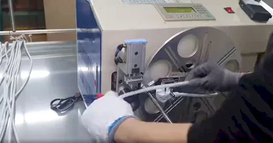 Máquina Bobinadora y Atadora de Enchufes WPM-210